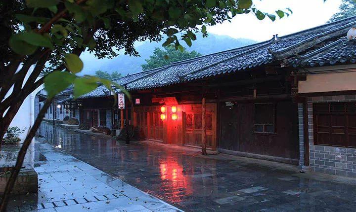 土匪涂友情:幼年丧父邻居劝他娘改嫁,发迹之后写红贴请邻居吃饭